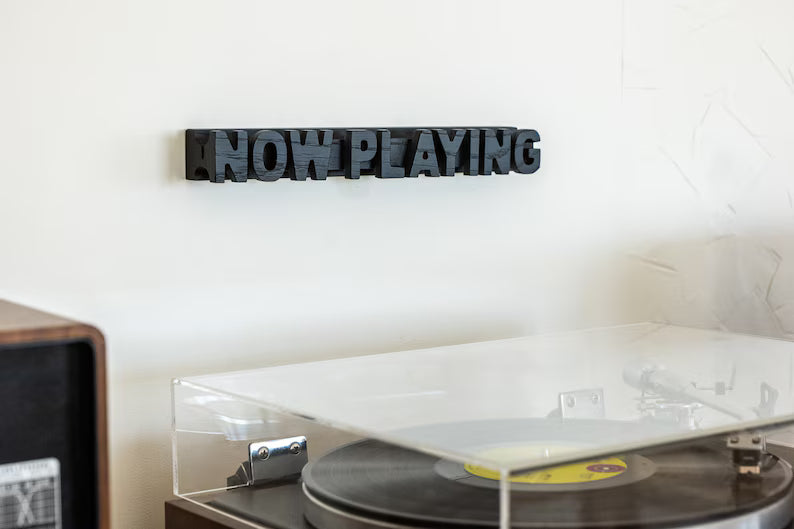 Now Playing Muurhouder Zwart